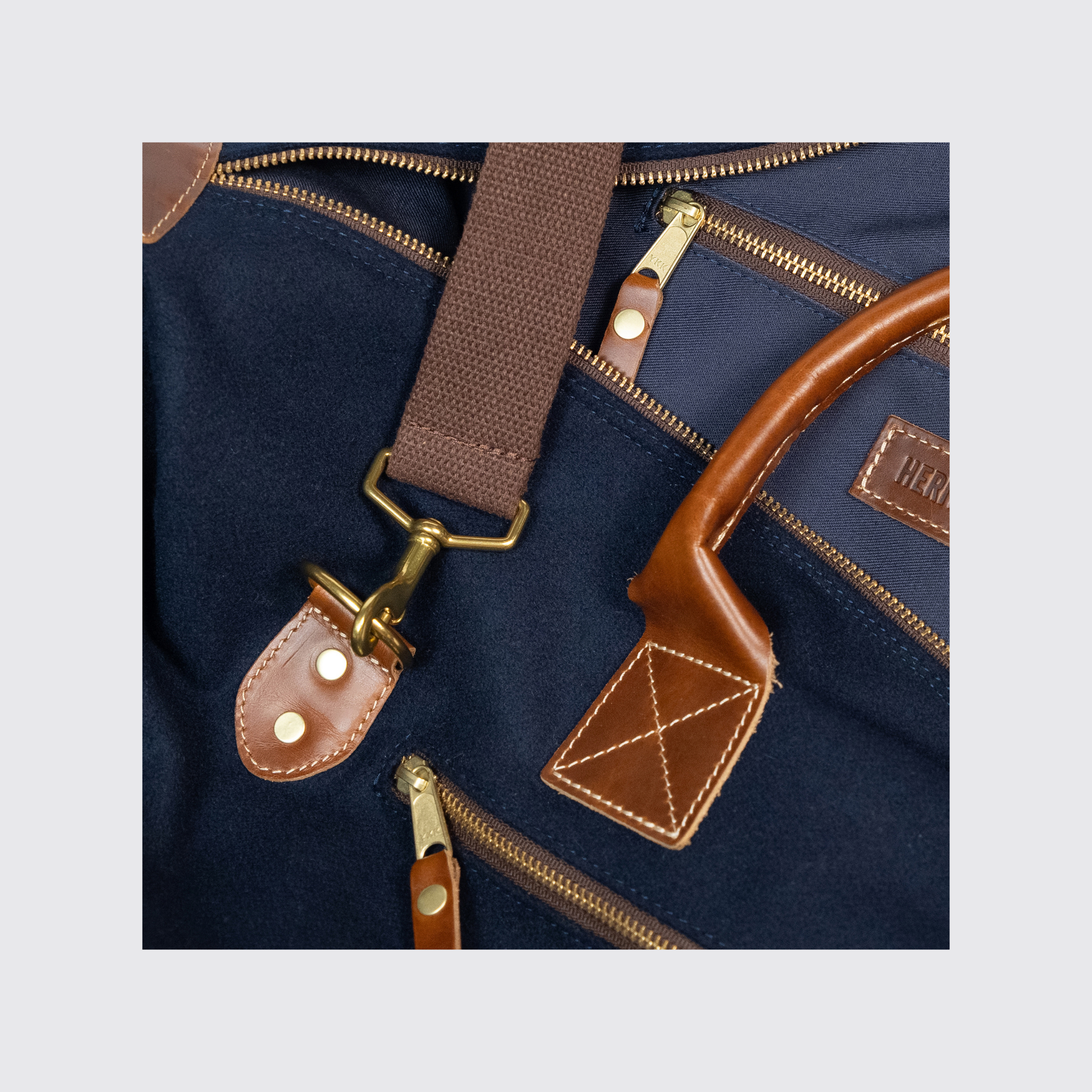 Heritage Gear USフラッグ ウィークエンダー ダッフルバッグ ネイビー